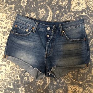 Levi’s 501 Denim Shorts Sz 28